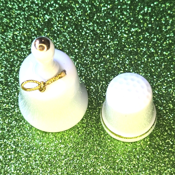 Cayman Islands Porcelain Bell and Hell Grand Cayman Thimble - Picture 2 of 4